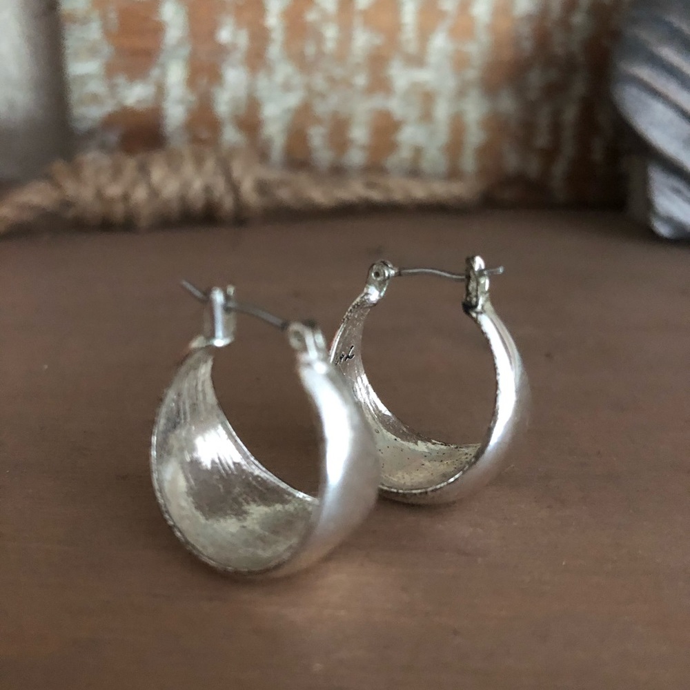 🌴Chloe+Isabel La Lune silver hoops